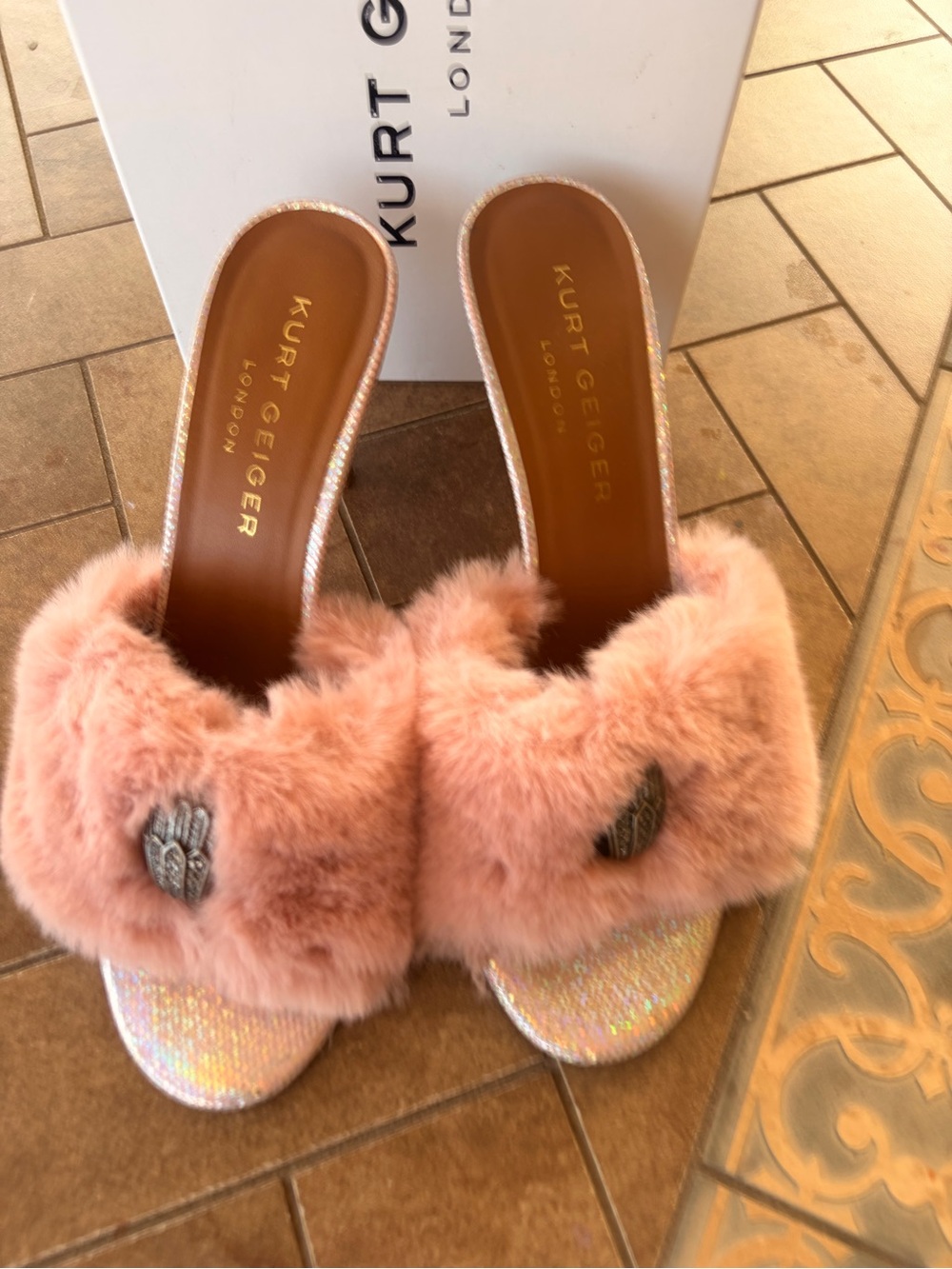 Kurt Geiger Blush Pink Faux Fur kesington 95 mule - Picture 2 of 5